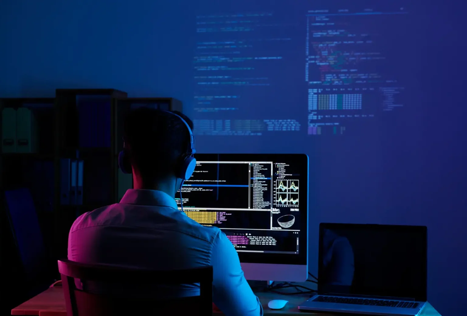 technical-seo-best-practices-developer-working-on-website